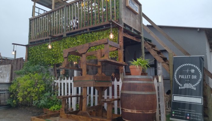 The Pallet Doctor restaurant in Motherwell, Eastern Cape, serves an eclectic menu of Italian, African, Cajun and Creole cuisine. Photo: Jose Gomes